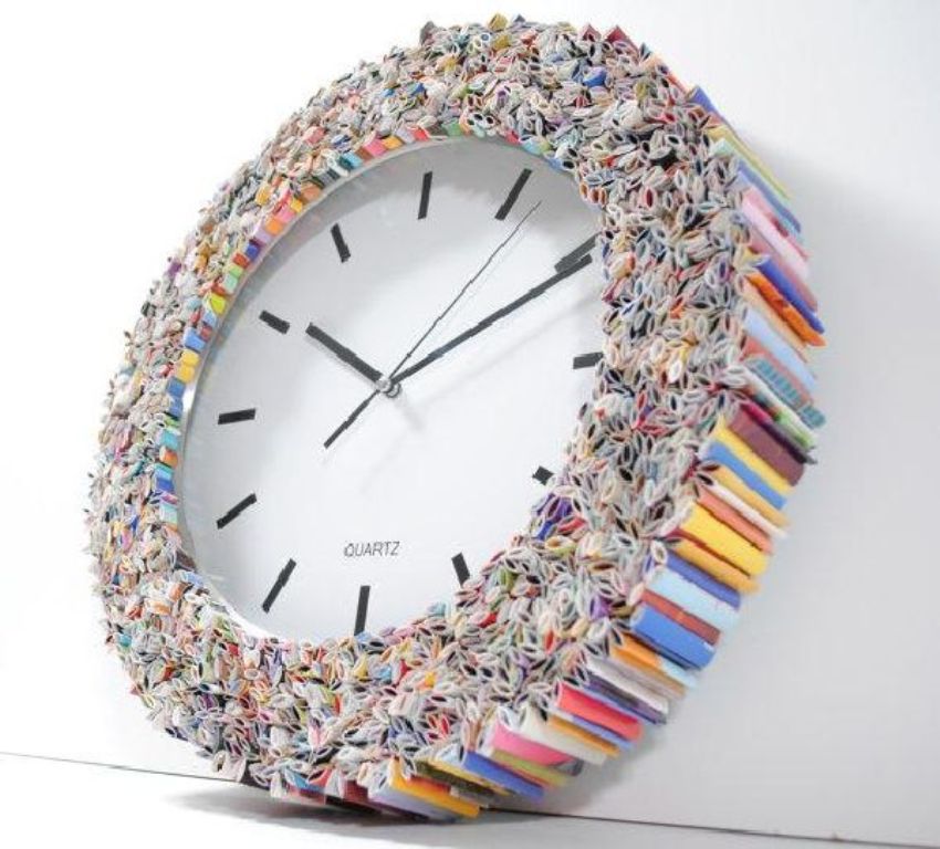 clock_wall_art_made_from_recycled_magazines_6pcxe