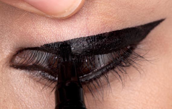 Ways to Apply Eye Makeup in 8 Simple Steps 6 step-3