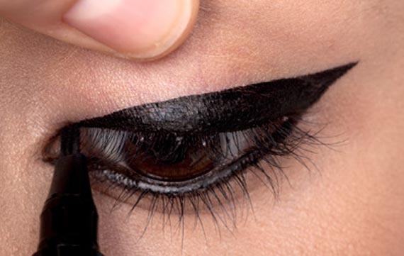 Ways to Apply Eye Makeup in 8 Simple Steps 7 step-4