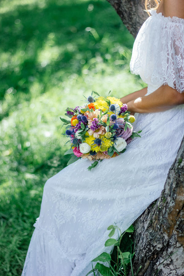 hold wedding bouquet 2 How to Choose Your Wedding Bouquet? - 5 lovely bouquet,Corsages, Fall Wedding , Wedding, wedding bouquet