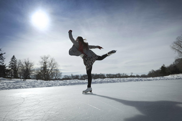 How to Do Spinning on the Ice 3 Skating on the ice