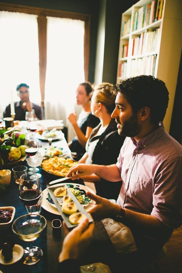 How to Perfectly Through a Super Bowl Party 5 52895fa0697ab0220c004b24. w.540 s.fit How to Perfectly Through a Super Bowl Party - 5