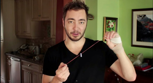How to Apply Magic Tricks Using Household Items 4 Magic Tricks1 How to Apply Magic Tricks Using Household Items - 3