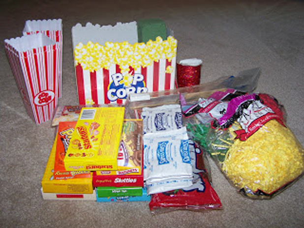 How to Prepare a Nice Gift Basket for Christmas 3 Movie gift basket 001 How to Prepare a Nice Gift Basket for Christmas - 1
