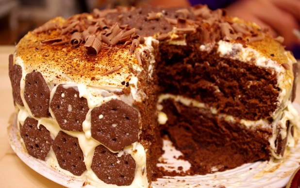 How to Pick a Proper Birthday Gift 8 birthday cake 3 How to Pick a Proper Birthday Gift - 8