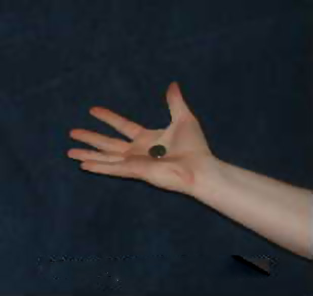 How to Apply Magic Tricks Using Household Items 6 french drop 3 How to Apply Magic Tricks Using Household Items - 5