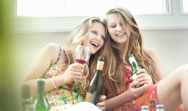 The Harmful Effects of Alcohol on Health 3 girls drinking 444725 1 The Harmful Effects of Alcohol on Health - 2