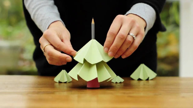 How to Make a Christmas Tree out of Paper - 6
