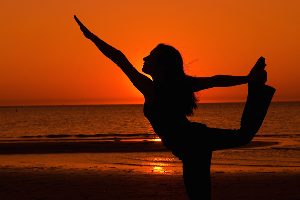 5 Relaxation Techniques to Ease Up Depression 3 yoga beach sunset 5 Relaxation Techniques to Ease Up Depression - 2