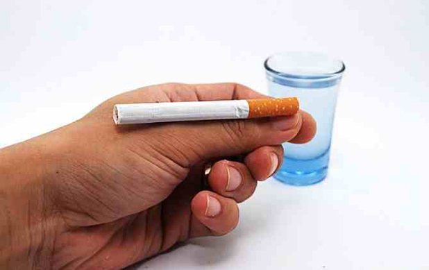 670px Make a Cigarette Disappear Using the Thumb Method Step 2 How to Perform Different Kinds of Magic Tricks - 2