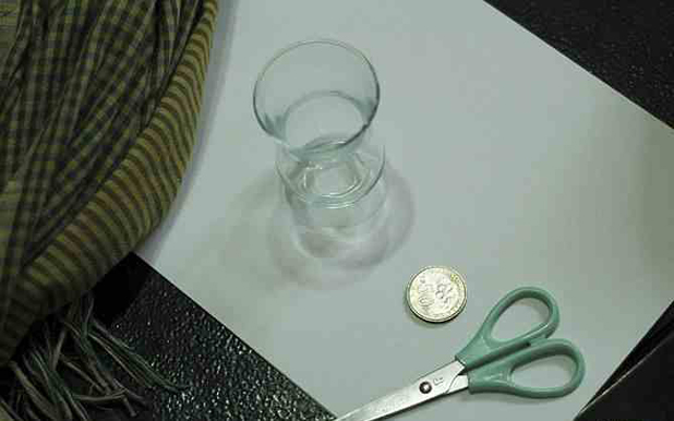 How to Perform Different Kinds of Magic Tricks 4 670px Make a Coin Disappear Step 1 How to Perform Different Kinds of Magic Tricks - 4