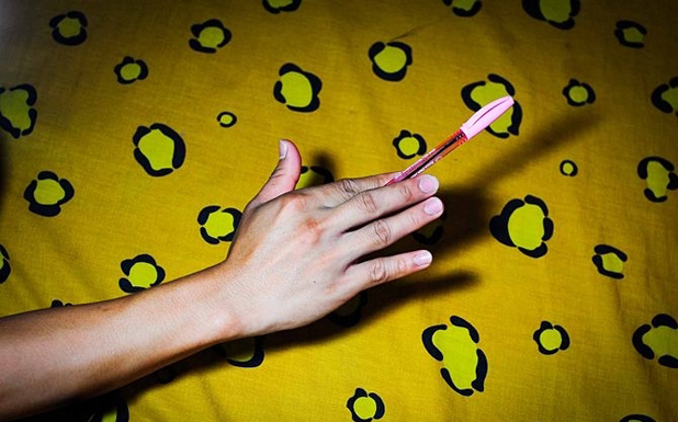 How to Apply Pen Spinning Magic Tricks 4 670px Perform a Shadow Pen Spinning Step 4 How to Apply Pen Spinning Magic Tricks - 4