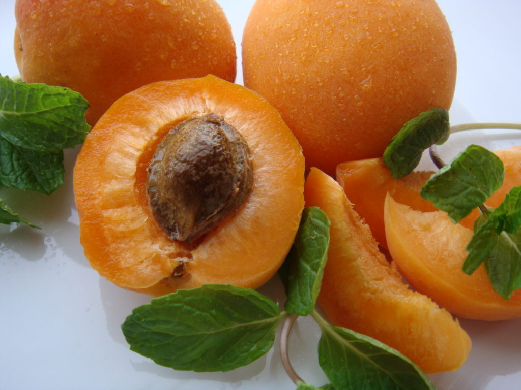 Apricot: Facts on Health Benefits and Nutritional Value 1 Apricot Benefits