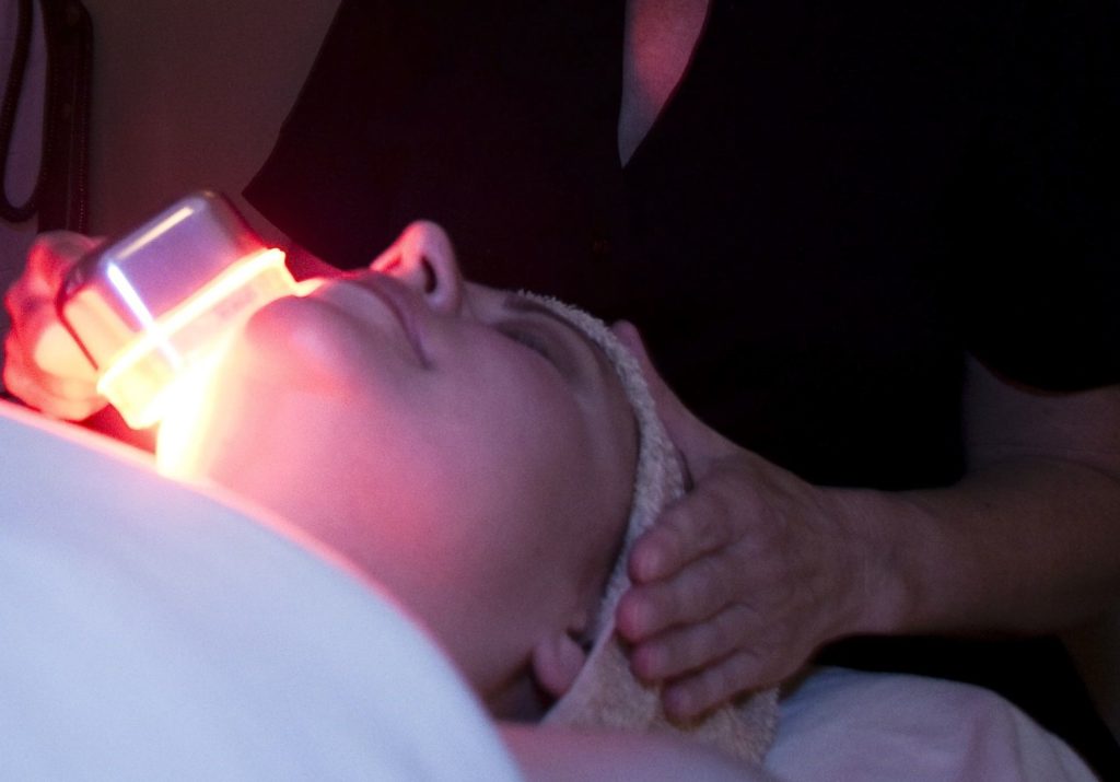 Light Therapy: Health Benefits for Seasonal Depression 1 light therapy health benefits seasonal depression