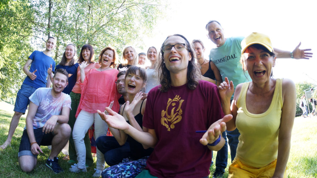 Laughter Yoga: a Therapy for Heart and Good Shape 6 laughter yoga therapy heart good shape