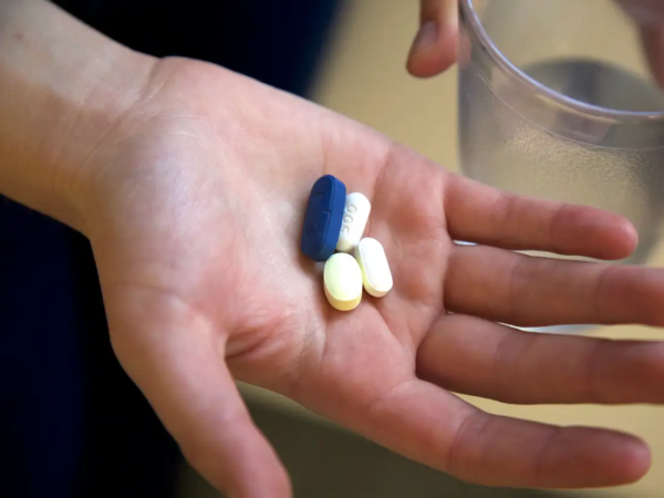 Gingivitis Treatment: Causes, Symptoms, Prevention 5 taking supplements 3 Gingivitis Treatment: Causes, Symptoms, Prevention - 2 Gingivitis Treatment